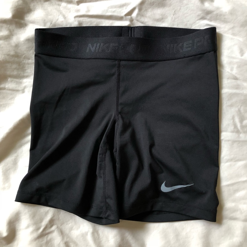 ⚡️flash sale ⚡️ EUC Nike Pro Shorts